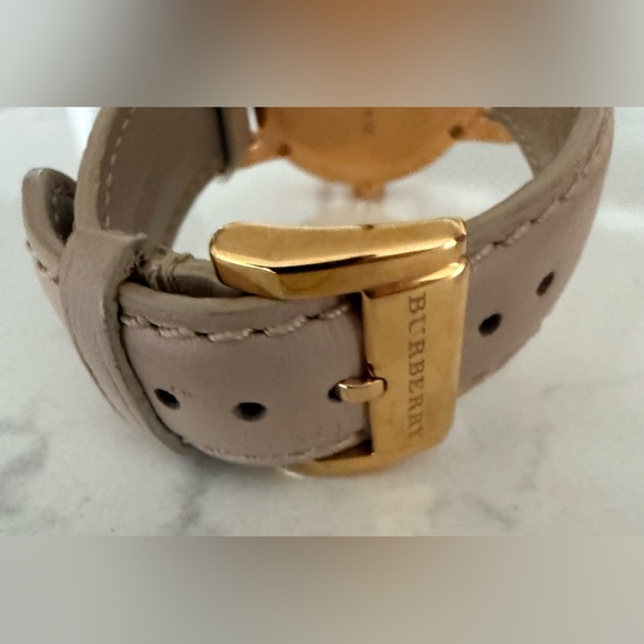 Burberry
Burberry Tan Rose Gold Plated Stainless Steel Nude. Preowned - Picture 7 of 8